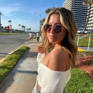 Meet your Posher, Liz